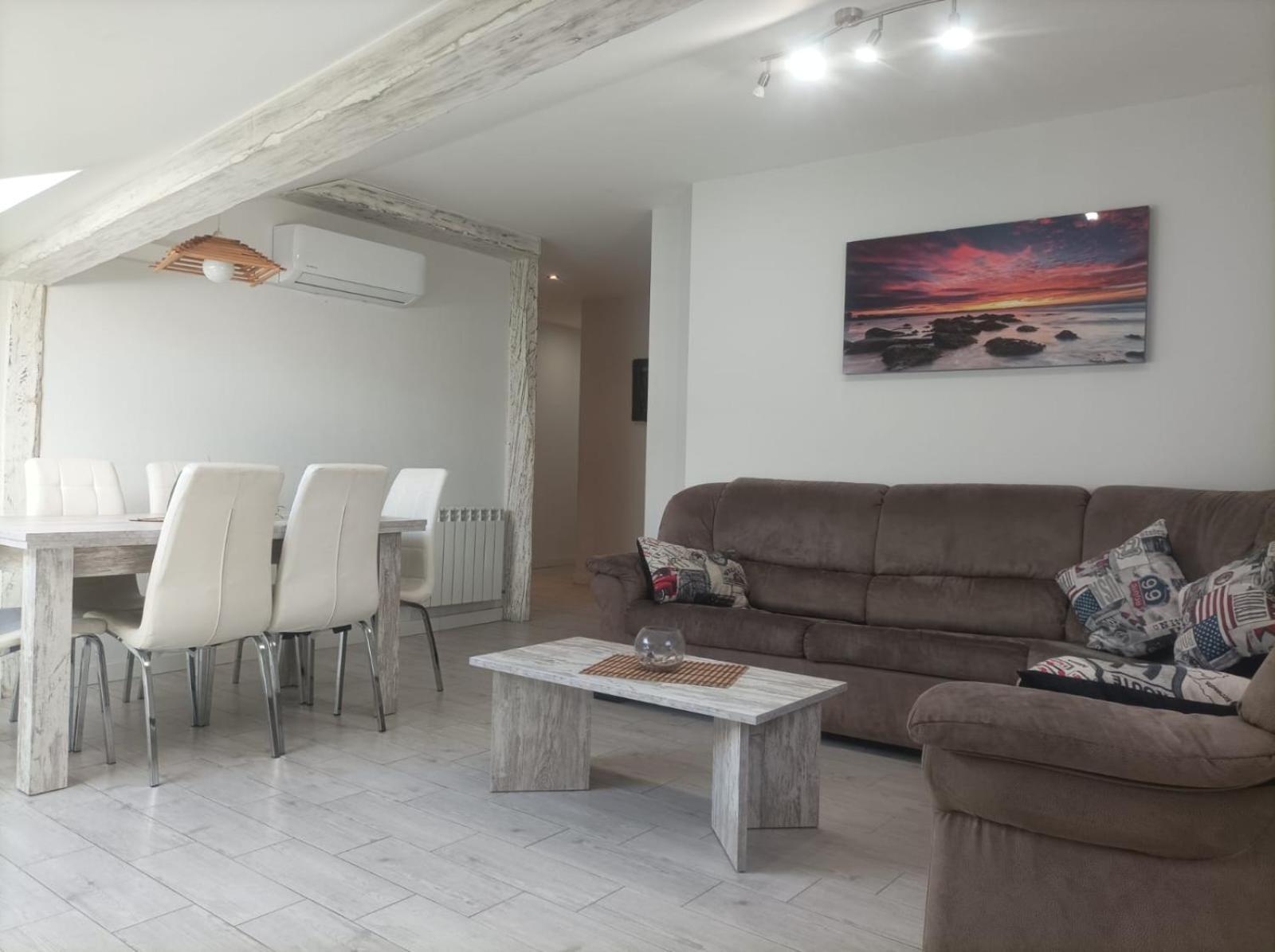 La Plaza Apartment *